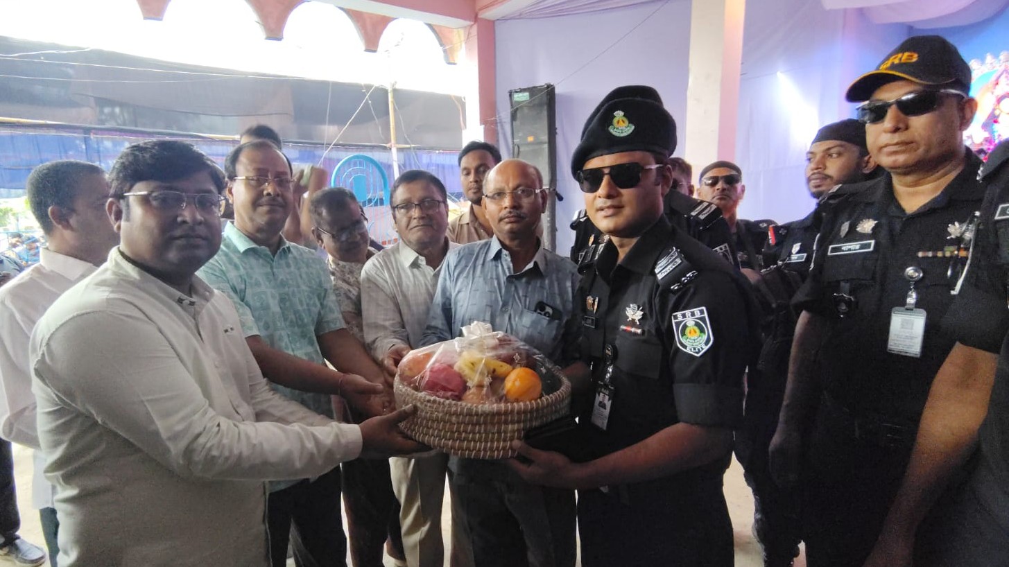 পঞ্চগড়ে দুর্গাপূজার নিরাপত্তায়  এসআরবি-১৩ কঠোর অবস্থানে রয়েছে